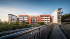 该校取多家企业成立合